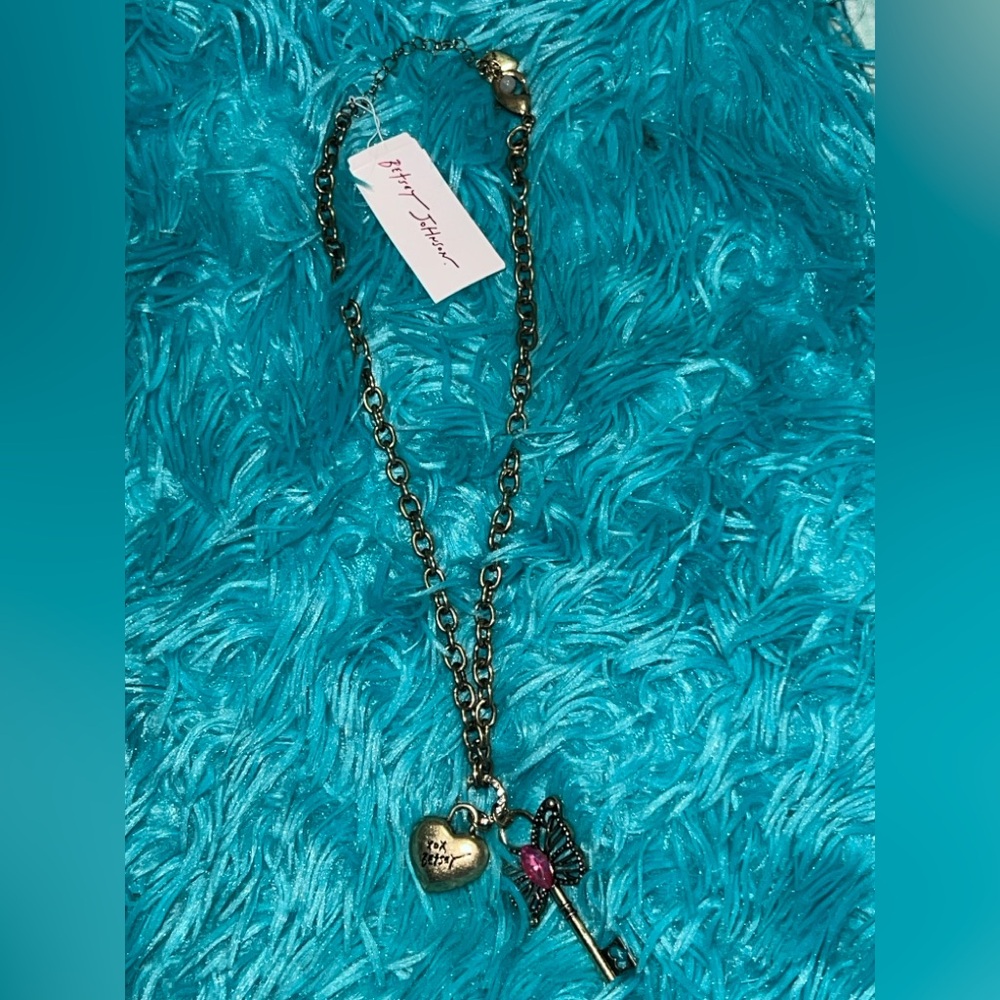 NWT Betsey Johnson Boho Butterfly Key Charm Pendant Necklace - Picture 4 of 5